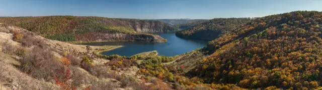 Осіння каньйоноподібна долина Студениці перед Дністром