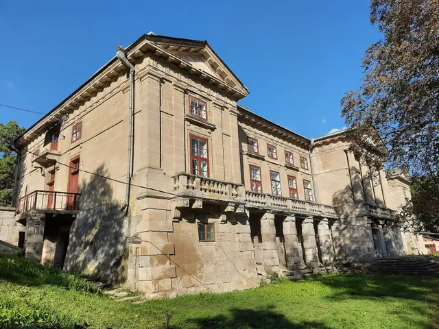 Південний фасад палацу Орловських у Малієвецькому історико-культурному музеї