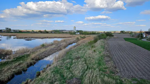 Панорама водойми, полів і села Пересопниця з городища літописного міста
